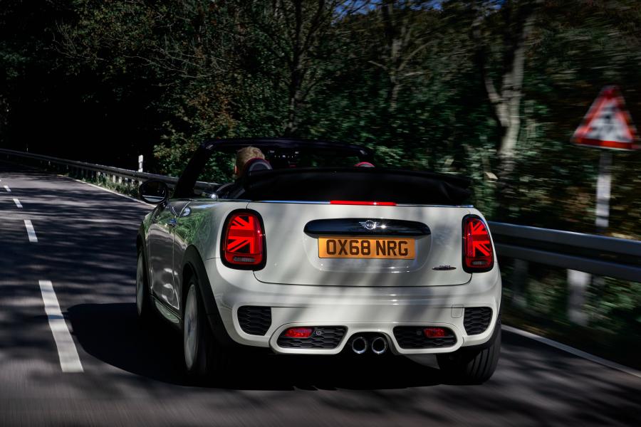  Mini John Cooper Works Cabrio (F57) 2018 года  (WW) (фото 24 из 36)